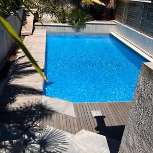 https://2-piece-rez-de-jardin-dans-maison-avec-piscine.fr-provencehotel.com