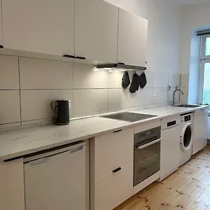 https://modern-2room-apartment-neuklln.find-berlin-hotels.com