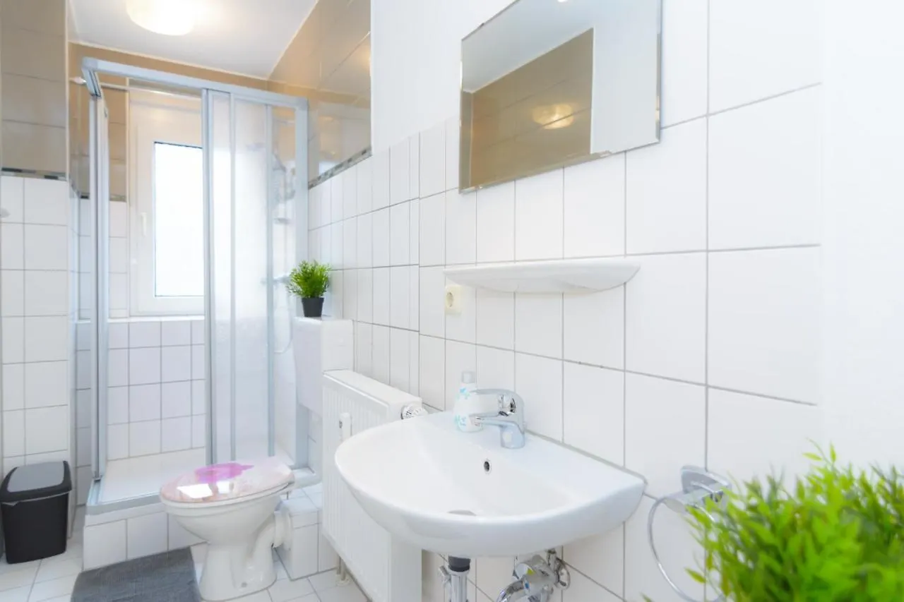 Private Rooms Next To Subway Нюрнберг
