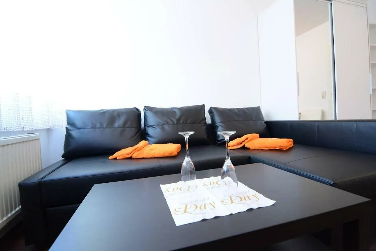 Проживание в семье Private Rooms Next To Subway Нюрнберг Германия
