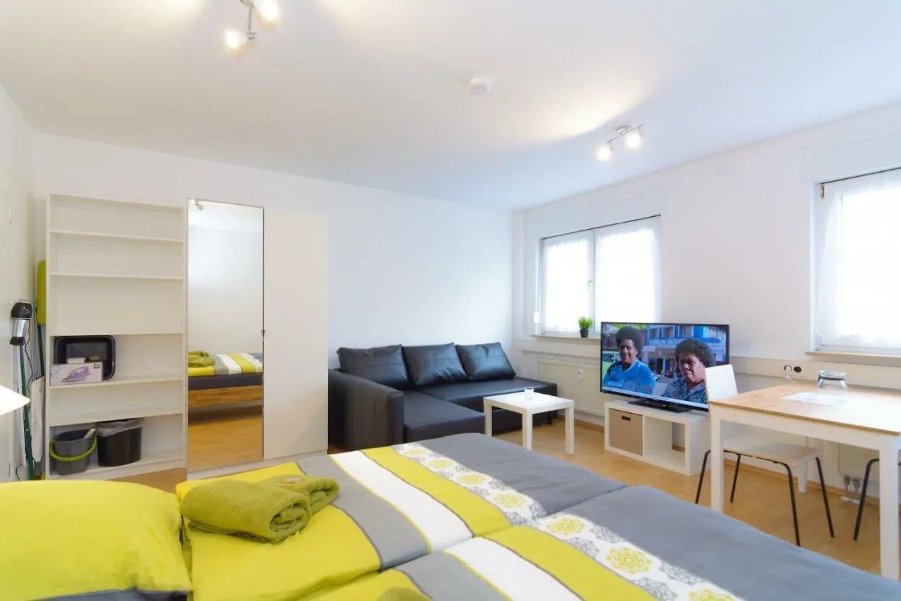 Private Rooms Next To Subway Нюрнберг
