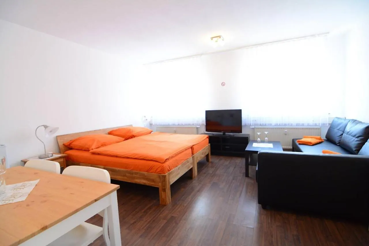 Private Rooms Next To Subway Нюрнберг